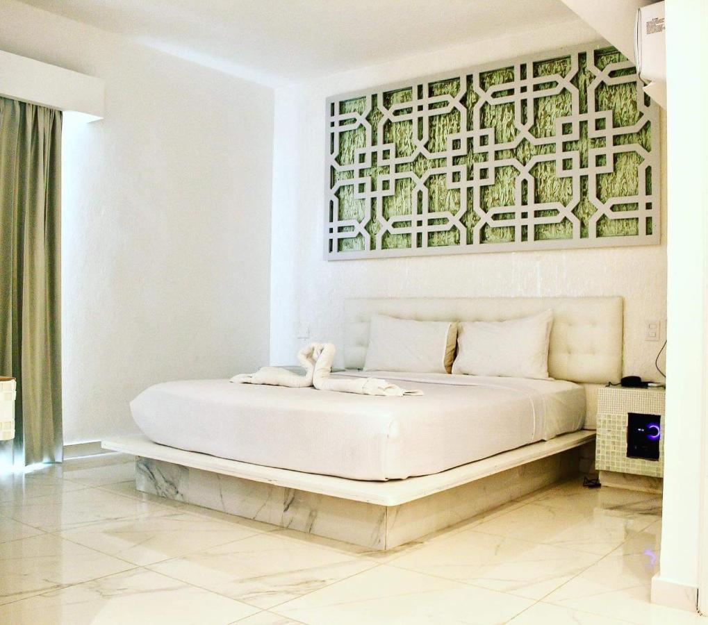 Lirio Cala Hotel